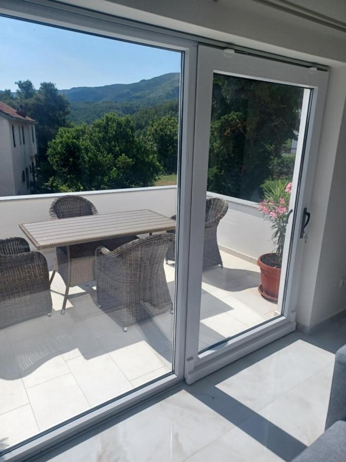 Apartmani Miletic Jelsa  Buitenkant foto